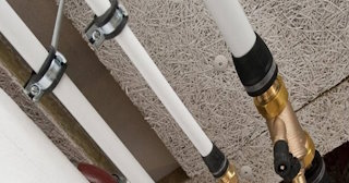 Замена труб водоснабжения в квартире: цена от 2078 руб. - СантехДомКрб
